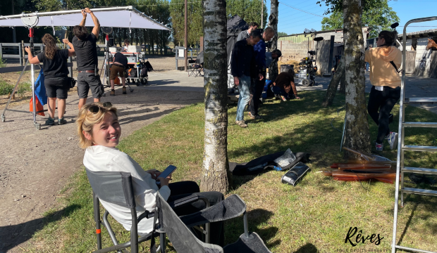 Lou a figuré dans une série et assisté au tournage