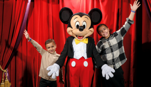 Jawed a séjourné au parc Disneyland Paris