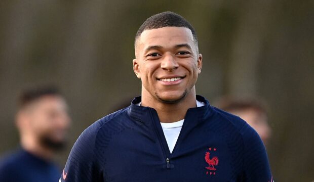 Nahel  a rencontré les joueurs du PSG et a assisté à un match
