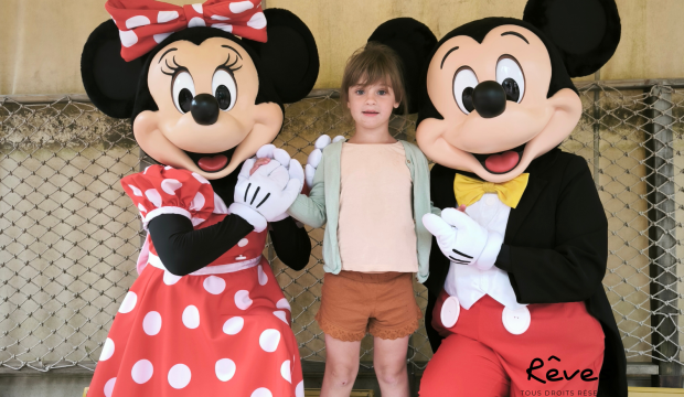 Mya  a séjourné au parc Disneyland Paris