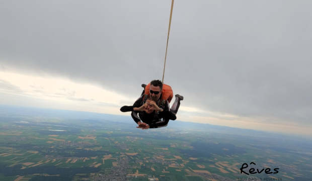 Marion  a sauté en parachute