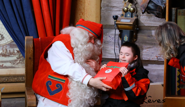 Alcey Ange a rencontré le Père-Noël