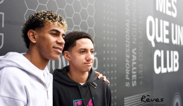 Anass a assisté à un match du FC Barcelone et rencontré l'équipe