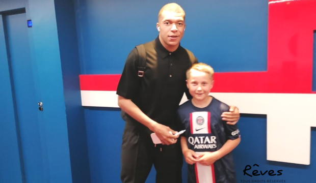 Léo a rencontré les joueurs du PSG et a assisté à un match