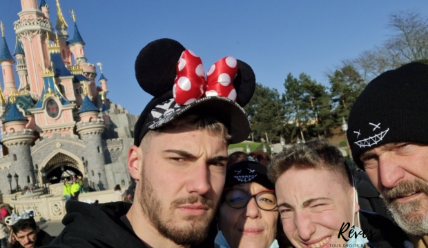 Alex a séjourné au Parc Disneyland Paris