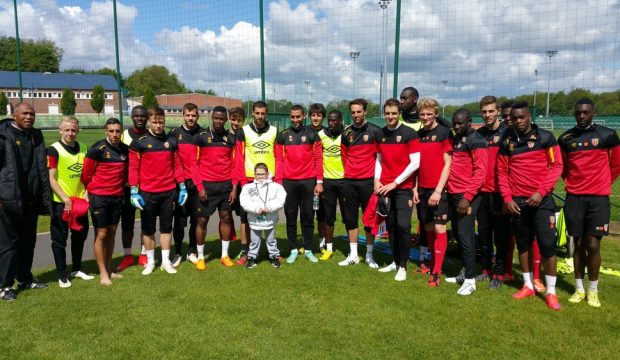 Mathéo a rencontré les joueurs de l'équipe de foot de Lens et assisté à un match