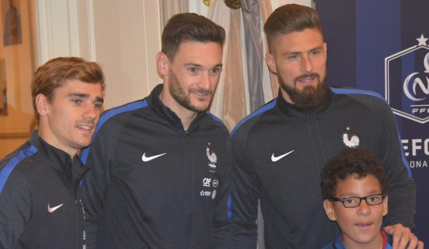 Victor a rencontré les joueurs de l'équipe de France de foot et a assisté à un match