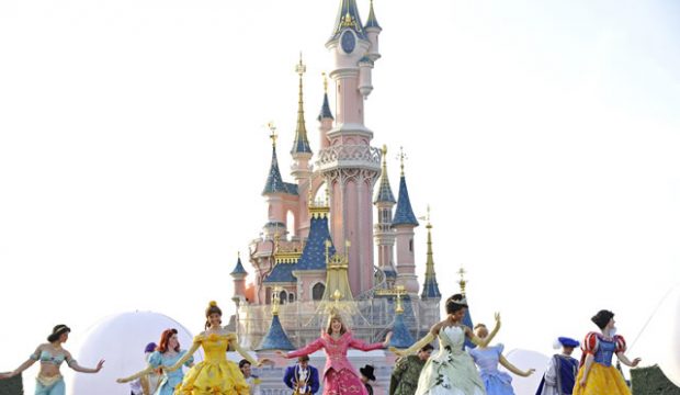 Elsa a séjourné au Parc Disneyland Paris