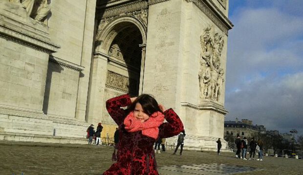 Anaïs pose à Paris