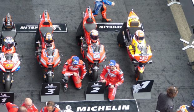 Nolan a assisté au grand prix de moto au Mans