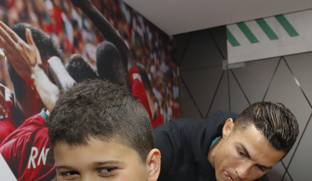 Djamel a rencontré Cristiano Ronaldo et il a assisté à un match