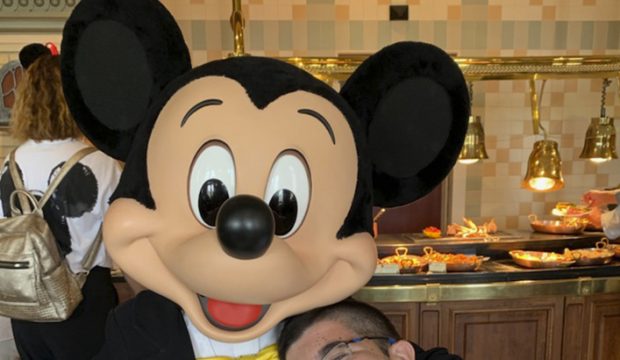 Guerlain a découvert les attractions du parc Disneyland Paris