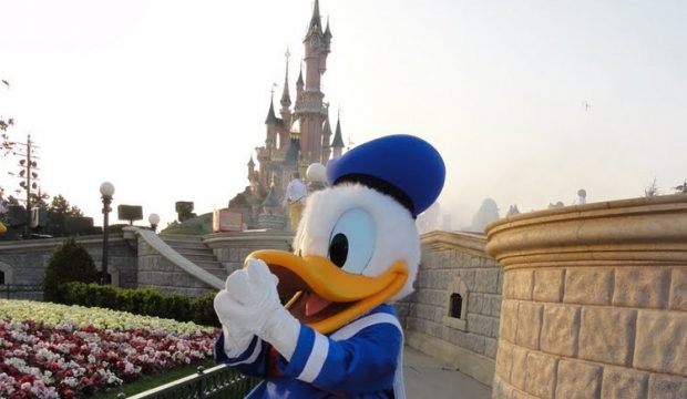 Daly a séjourné au parc Disneyland Paris