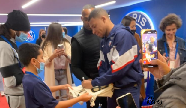 Adam a rencontré les joueurs du PSG et assisté à un match