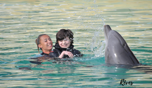 Jessica a nagé avec les dauphins
