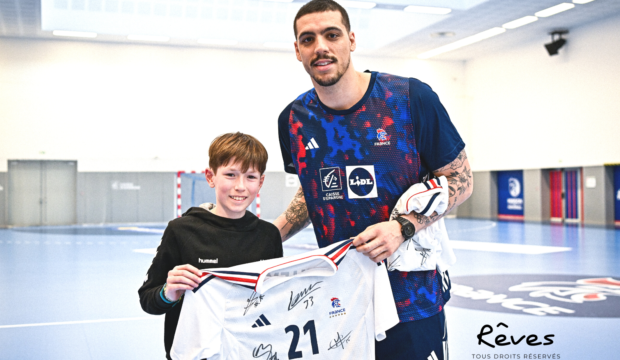 Léonard a rencontré les joueurs de l'équipe de France de Handball et a assisté à un match