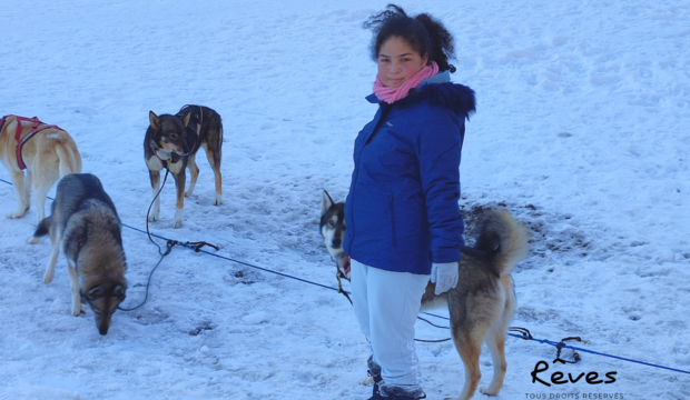 Celyane a du chien de traineau à la montagne