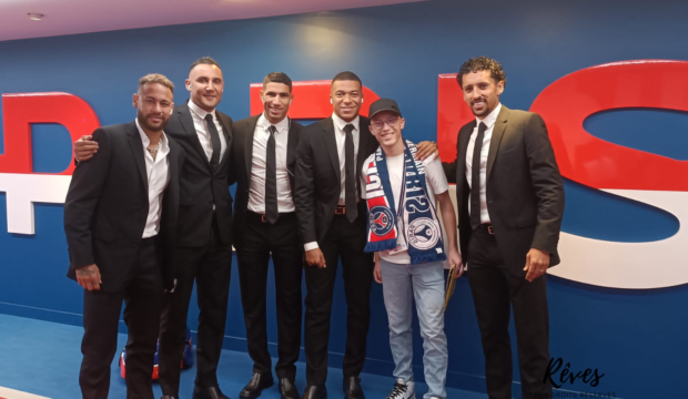 Eliott  a rencontré les joueurs du PSG et il a assisté à un match