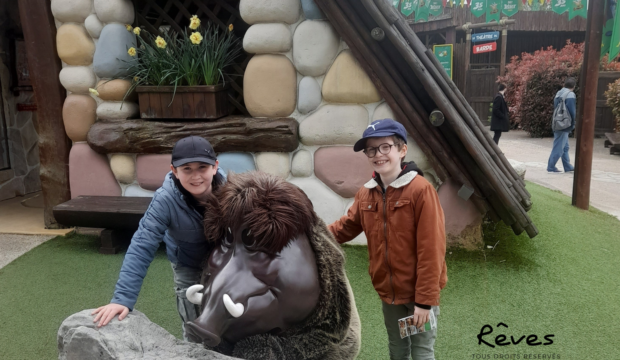 Owen  a fait un séjour au Parc Astérix.