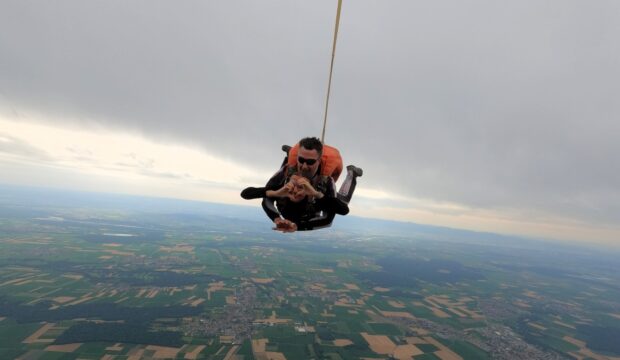 Marion  a sauté en parachute